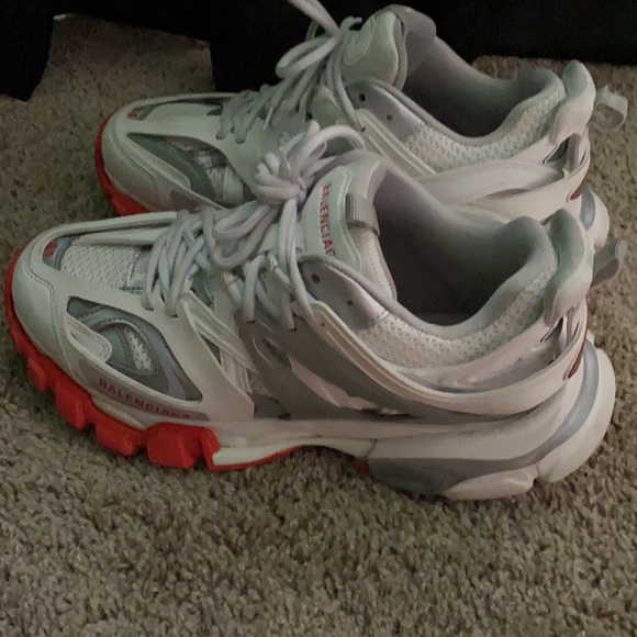 Balenciaga - Picture 3 of 6